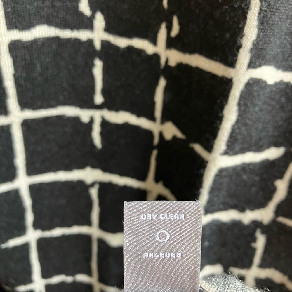 Neiman Marcus Cashmere Cardigan Sweater Size XL Windowpane V-Neck Black Silk - Picture 6 of 7